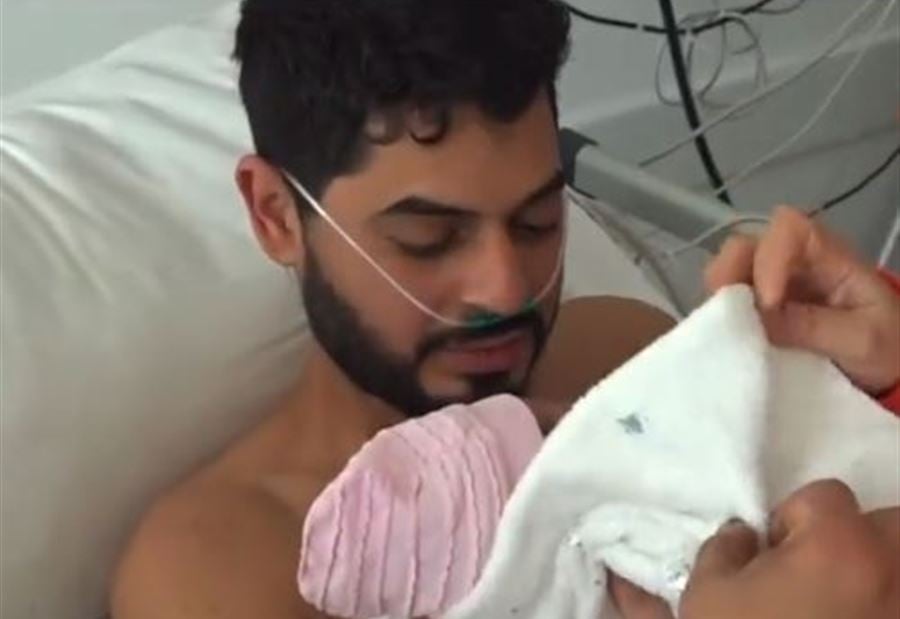 فيديو مؤثر... تركي يلتقي طفلته للمرّة الأولى بعد أيام تحت الأنقاض!