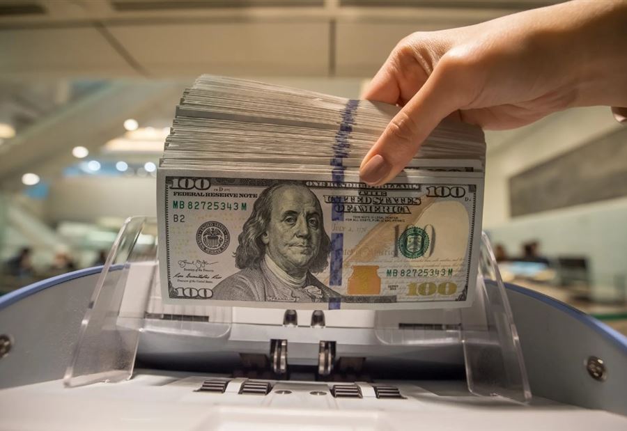 الدولار عند أعلى مستوى في عام الدولار عند أعلى مستوى في عام