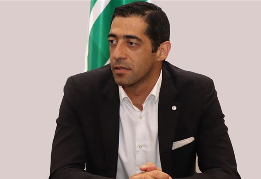 حنكش: كيف نثق بسلطات لم تجمّد الرحلات من وإلى إيران؟