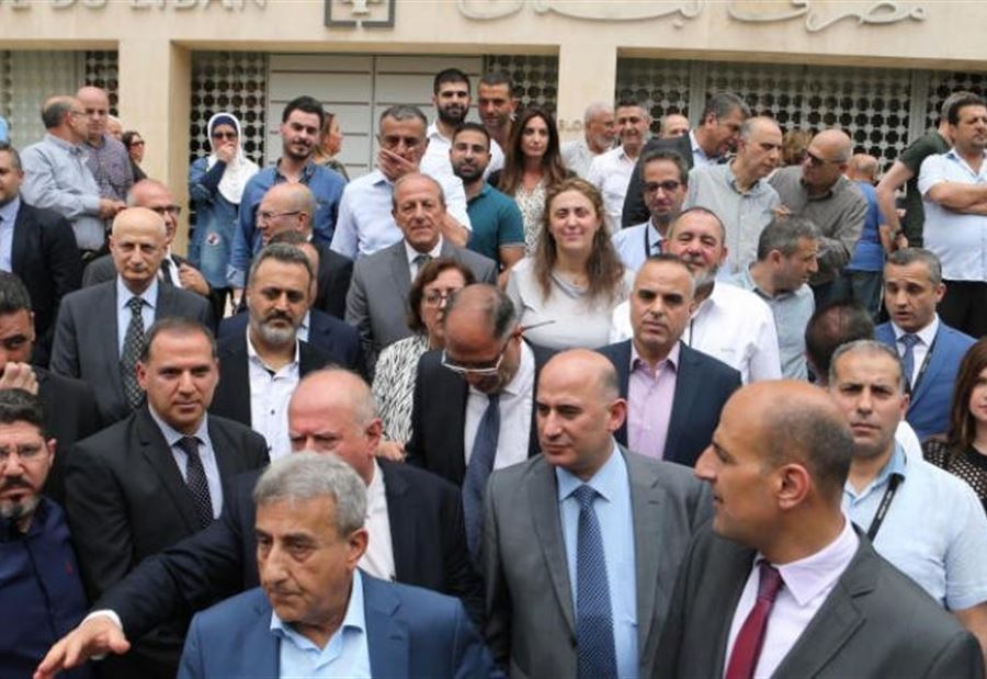 ضغوط الشارع تقلّص نطاق التقشف
