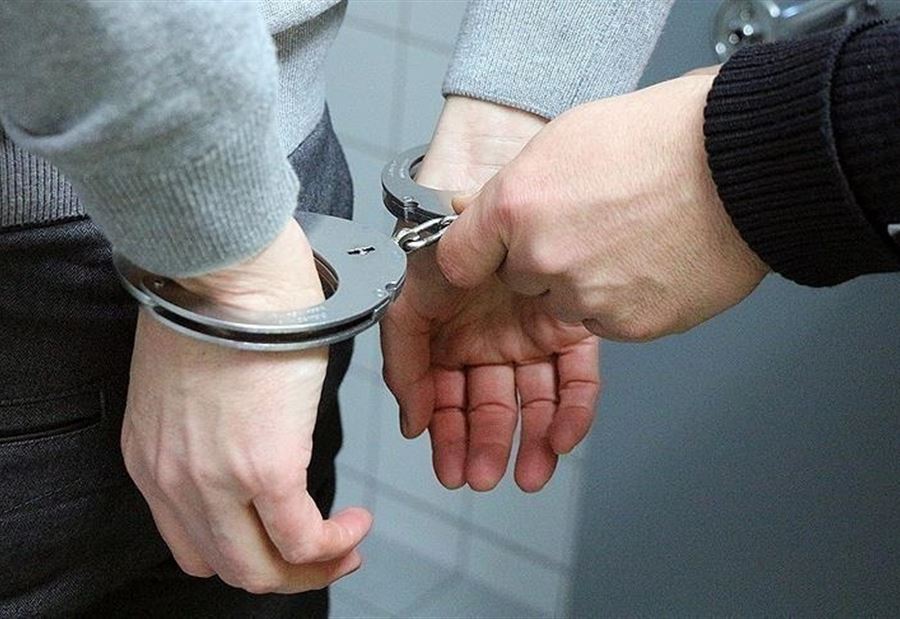 شكّل عصابة سرقة بقوّة السلاح