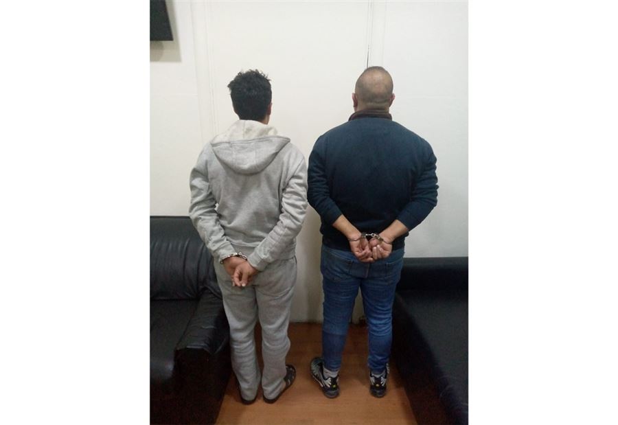 بعد أن دخلوا منزله واعتدوا عليه... "الأمن" يوقف اثنين منهم بعد أن دخلوا منزله واعتدوا عليه... "الأمن" يوقف اثنين منهم