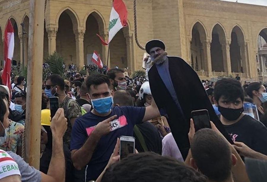 بري ونصرالله وعون على المشانق في ساحة الشهداء 