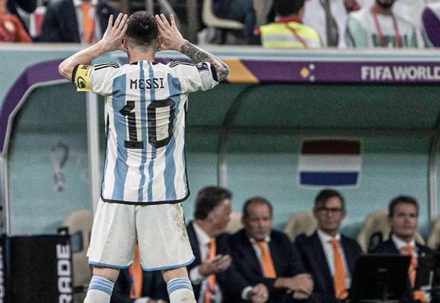 ميسي احتفل بهدفه أمام فان غال... والصحف الأرجنتينية تكشفت السرّ
