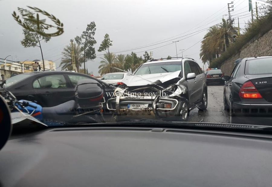 بالصور: تصادم بين 5 مركبات تحت جسر حبوش النبطية