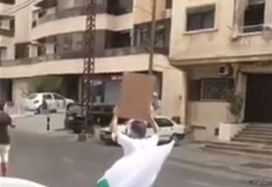 بالفيديو:  أناشيد وصورلـ بشير الجميّل أمام مركز "القومي"