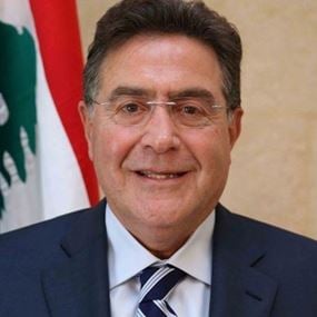  تويني عرض مع السفير الارجنتيني التبادل التجاري