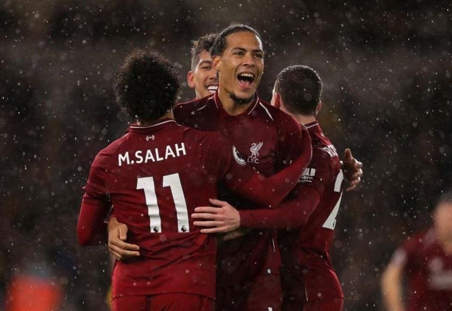 بعد تصريحه عن ميسي.. "ماض أسود" يطارد فان دايك أمام برشلونة