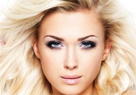 6 مشاكل لا تشعر بها إلا الشقراوات