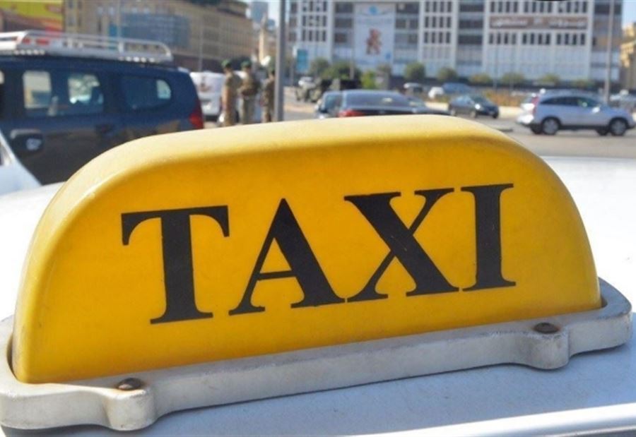 "لملاحقة المتعدين على المهنة"... وقفة للسائقين العموميين