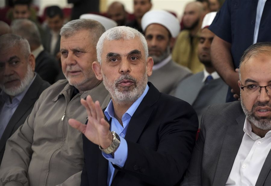 زي السنوار "التنكري" يشغل اسرائيل!