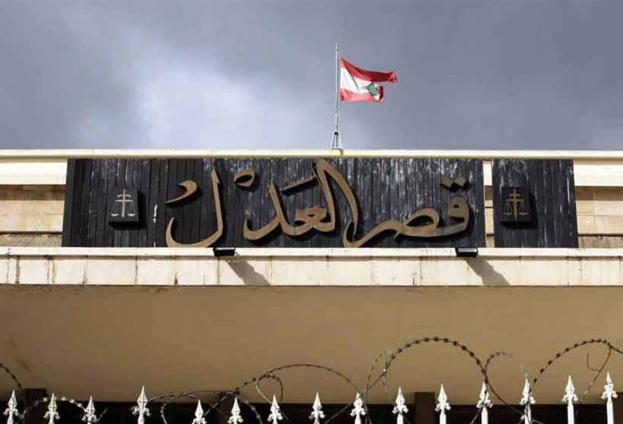 حربٌ بَين وزير والقضاء حربٌ بَين وزير والقضاء