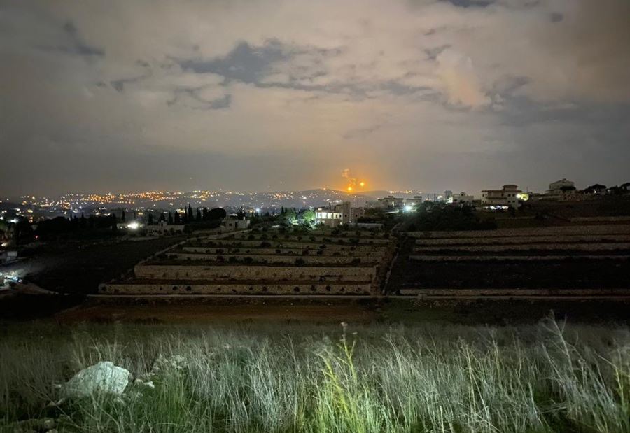 بالفيديو: إسرائيل تلقي قنابل مضيئة جنوباً
