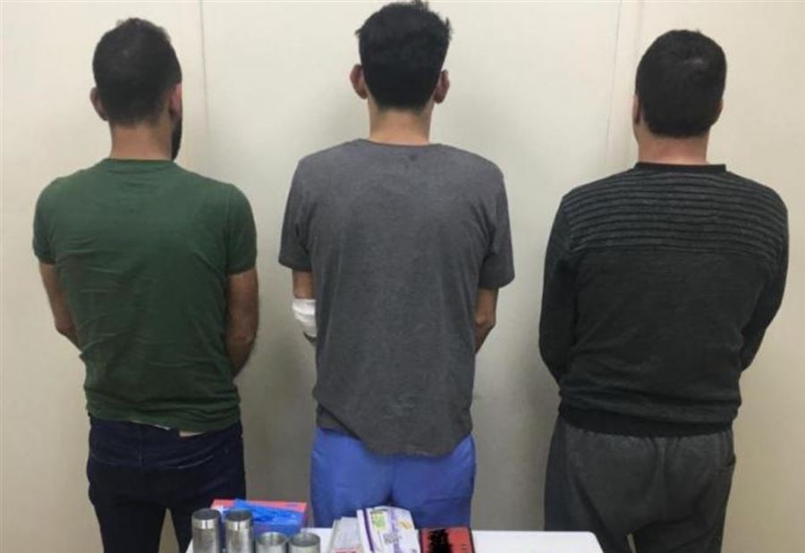 بعد تبادل لإطلاق النار... عصابة سرقة سيارات بقبضة "المعلومات"