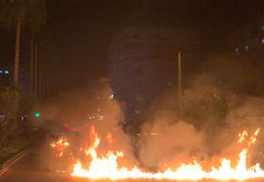 محتجون قطعوا اوتوستراد البداوي بالاتجاهين محتجون قطعوا اوتوستراد البداوي بالاتجاهين