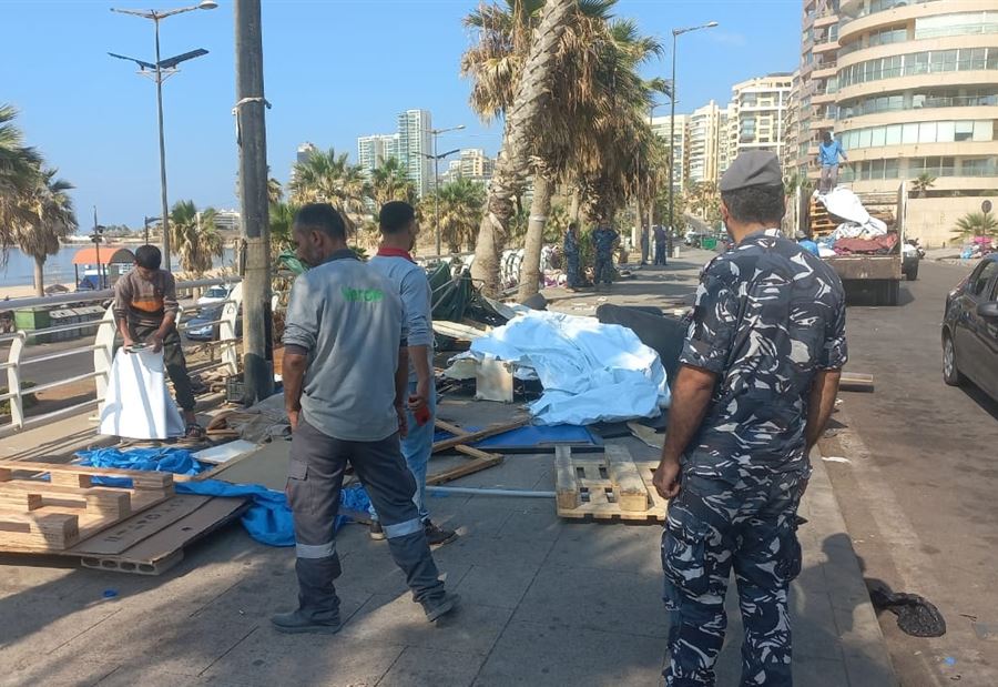 في الرملة البيضاء... "الأمن" يزيل الخيم بعد تأمين مراكز إيواء للنازحين (صور)