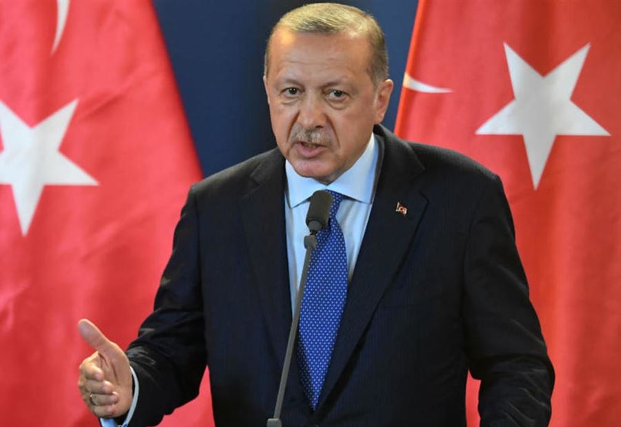 بالصورة: "توقيع" أردوغان الشخصي على حطام طائرة في إدلب