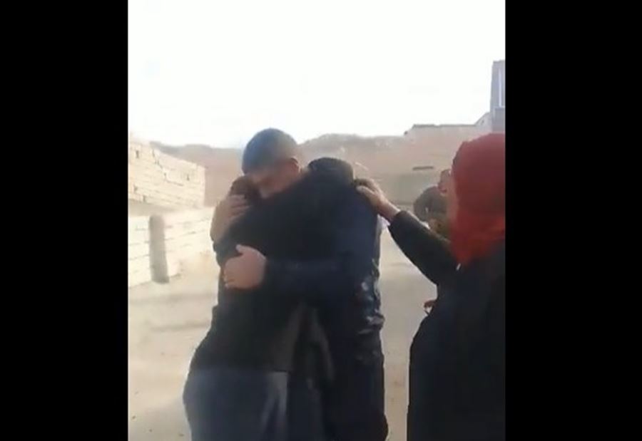 محررًا من السجون السورية... مروان يصل لبنان وسط دموع الفرح! (فيديو)