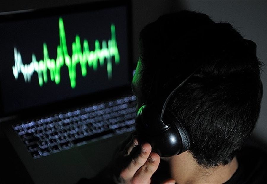 التنصت على اتصالات مساعدي "الأمير"... المخابرات تستنفر