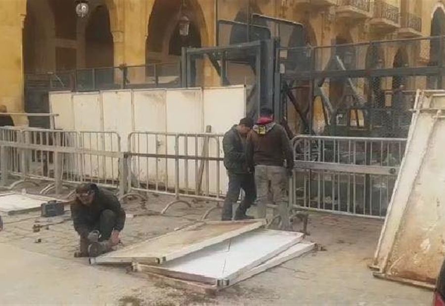 بالفيديو: القوى الأمنية تُدعّم الحاجز الحديدي أمام مجلس النواب 