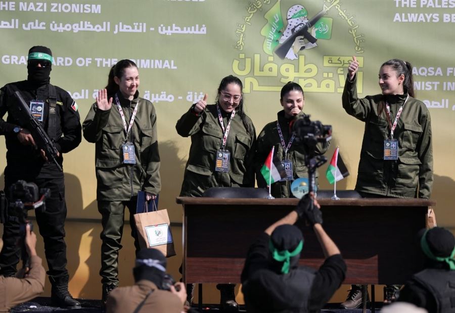 سيخضعن لتقييم طبي... إسرائيل تتسلّم المجندات الإسرائيليات