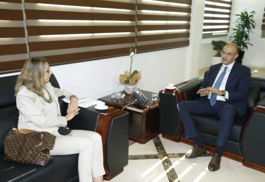إجتماعٌ بين وزير الصحة وسفيرة إيطاليا إجتماعٌ بين وزير الصحة وسفيرة إيطاليا
