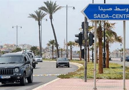 سيارة تجتاح عربة خضار في صيدا والحصيلة جريحان