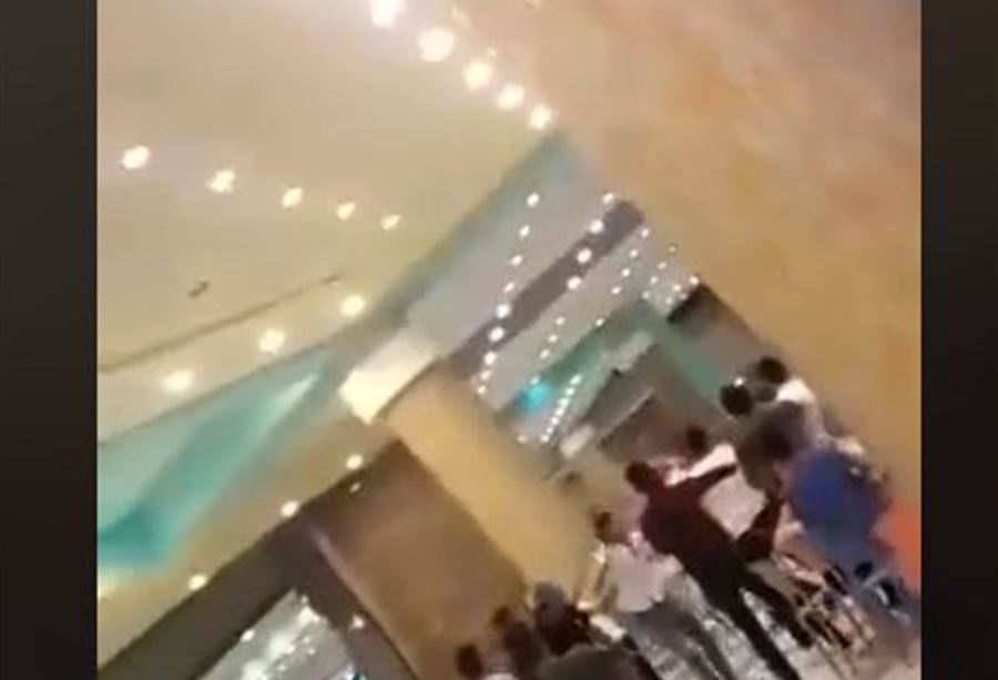 بالفيديو: جرحى باشكال في أحد المولات في تعنايل 