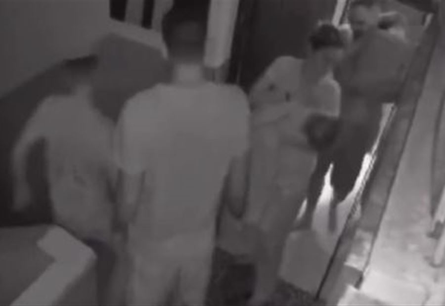 بالفيديو: لحظة وصول صاروخ إلى مبنى في تل أبيب بالفيديو: لحظة وصول صاروخ إلى مبنى في تل أبيب