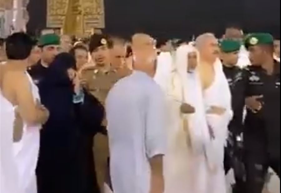 بالفيديو: حفتر يطوف حول الكعبة بالفيديو: حفتر يطوف حول الكعبة