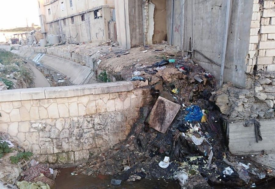 اقفال مسلخ المازح بالشمع الاحمر