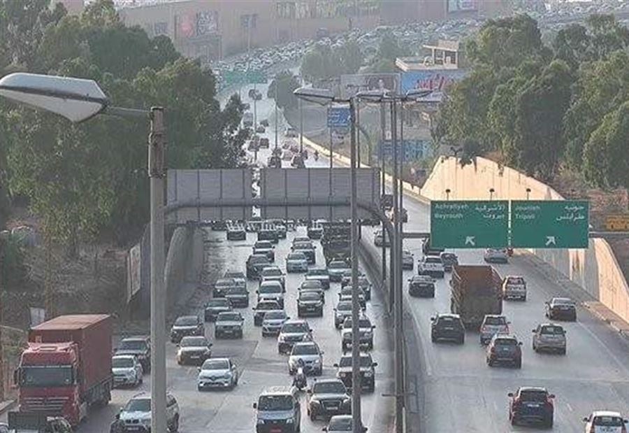 زحمة "خانقة" على أوتوستراد إميل لحود!