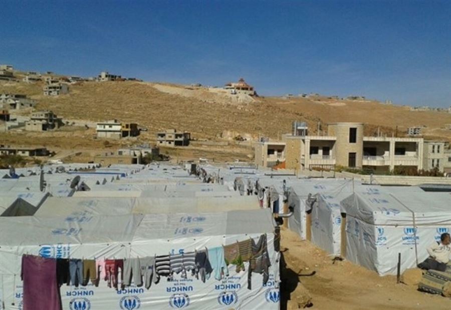 الجيش تابع تنفيذ هدم غرف الباطون في مخيمات عرسال الجيش تابع تنفيذ هدم غرف الباطون في مخيمات عرسال