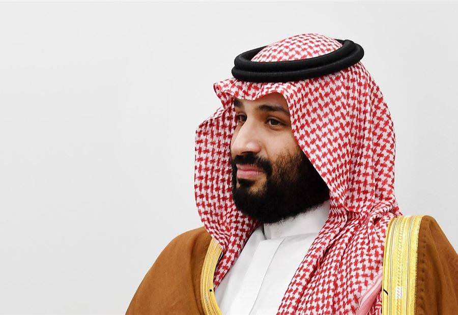 بن سلمان يُثير تفاعلاً واسعاً وهو يأخذ "أغلى شيء" من أمير الكويت (فيديو)