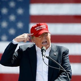 ترامب وكلينتون يفوزان في أريزونا ترامب وكلينتون يفوزان في أريزونا