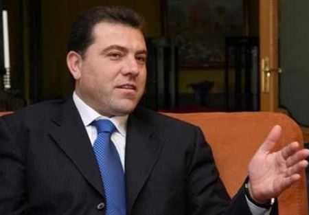 والدة حسن يعقوب تضرب عن الطعام 