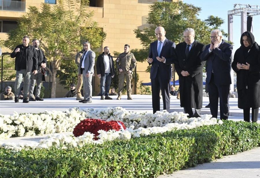 من أمام ضريح الحريري... سلام يتحدث عن "درس يجب استخلاصه" (صور) من أمام ضريح الحريري... سلام يتحدث عن "درس يجب استخلاصه" (صور)