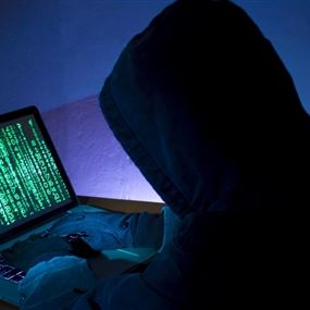 ابتزها بآلاف الدولارات وهددها بنشر صورها فوقع بقبضة "الشرطة القضائية" ابتزها بآلاف الدولارات وهددها بنشر صورها فوقع بقبضة "الشرطة القضائية"