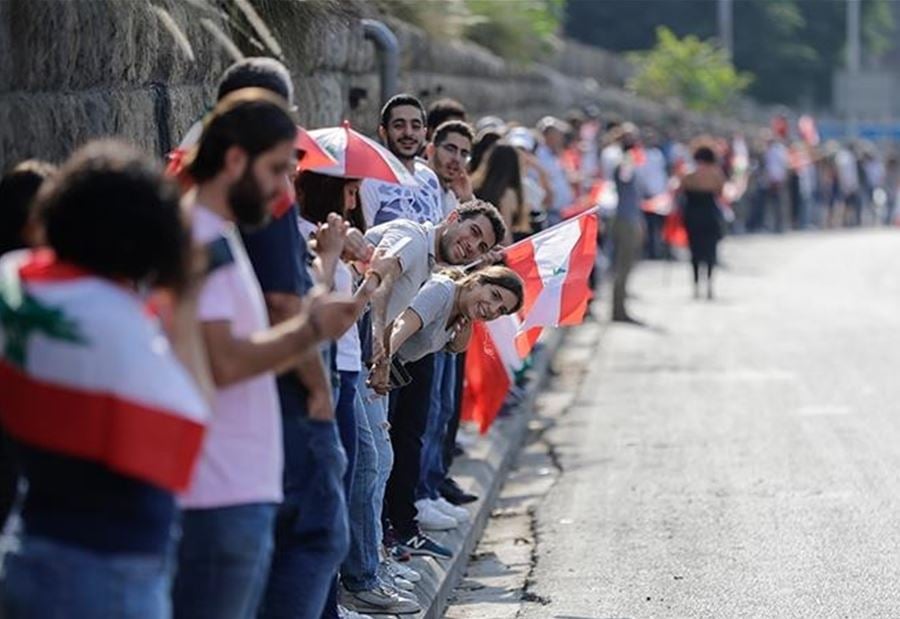 "فتنة" تتربَّص بالمتظاهرين 