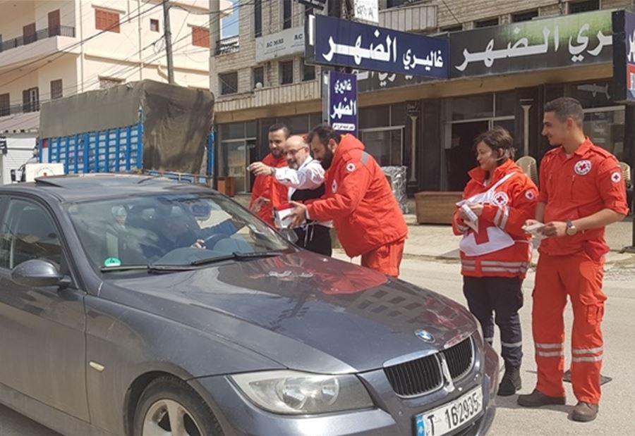 الصراف يجمع التبرعات مع الصليب الاحمر في حلبا