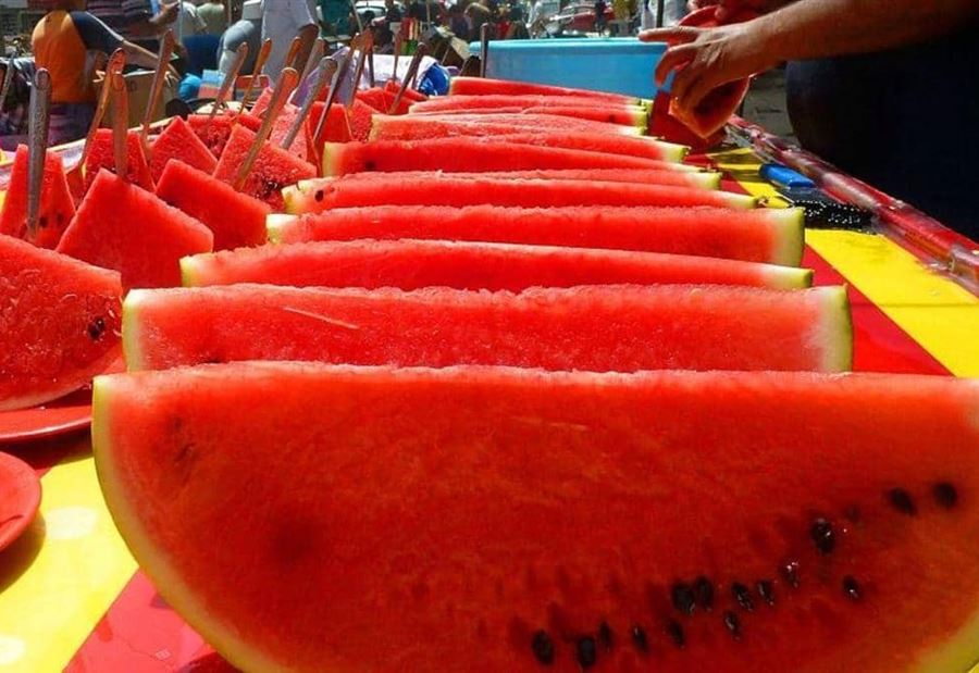 6 أطعمة قد تغنيك عن الماء "طوال اليوم"