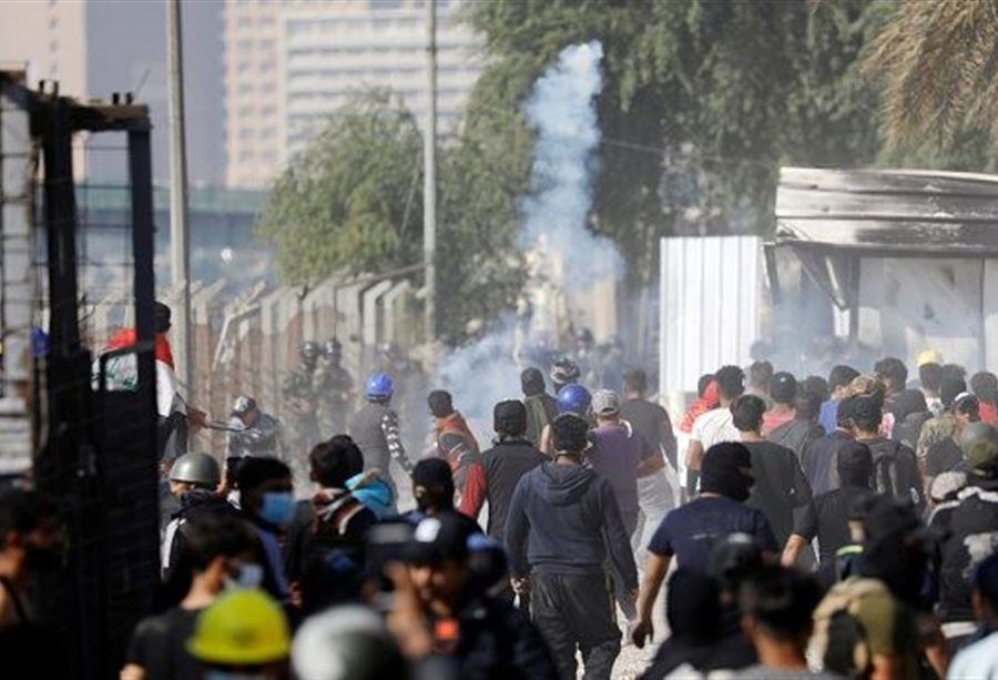 "طعناتٌ مجهولة" تُصيب متظاهرين في كربلاء