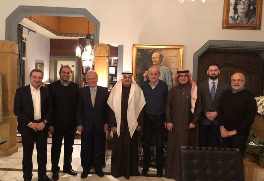 بالصور: جنبلاط بين الاصدقاء الاعزاء ورفاق الدرب