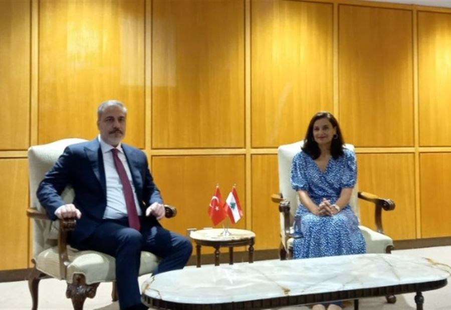 وصول وزير الخارجية التركي الى بيروت 