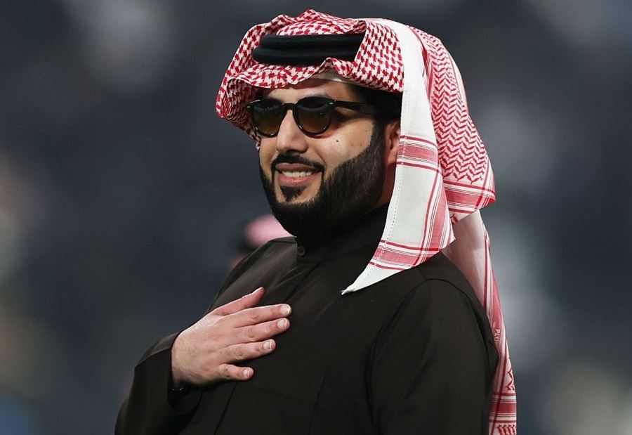"آلاف الدولارات وتواجد مورينيو"... الكشف عن "مفاجآت" مباراة الأهلي والزمالك!