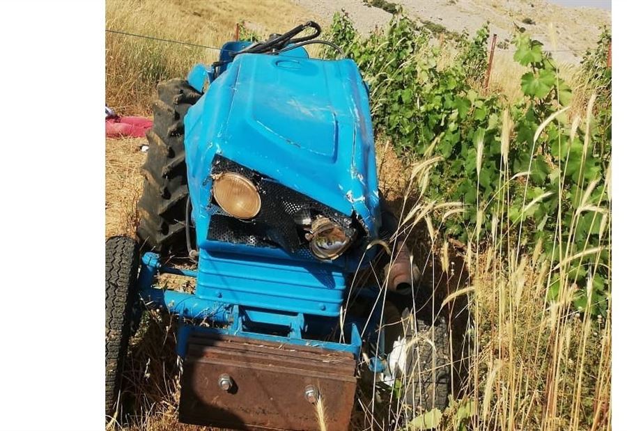 بالصورة: قتل إثر إنقلاب جراره الزراعي في زحلة