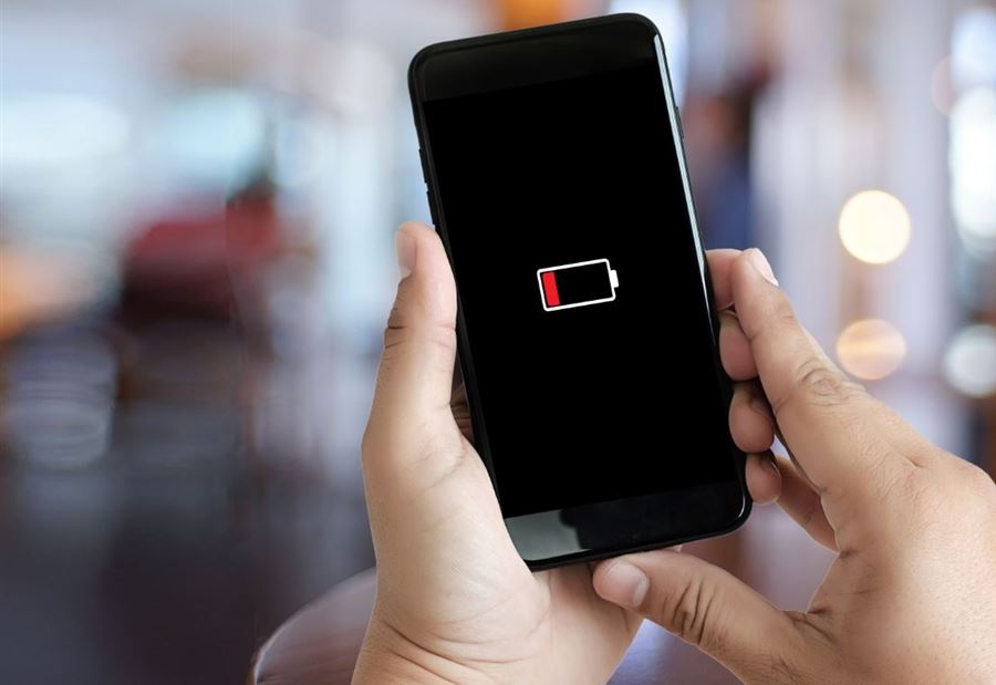 هكذا تطيل عمر البطارية في آيفون "بحيلة بسيطة" 