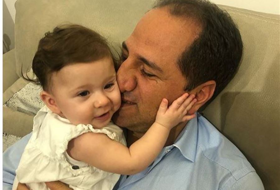 الجميل يكشف عن مصدر طاقته وينشر صورة لابنته