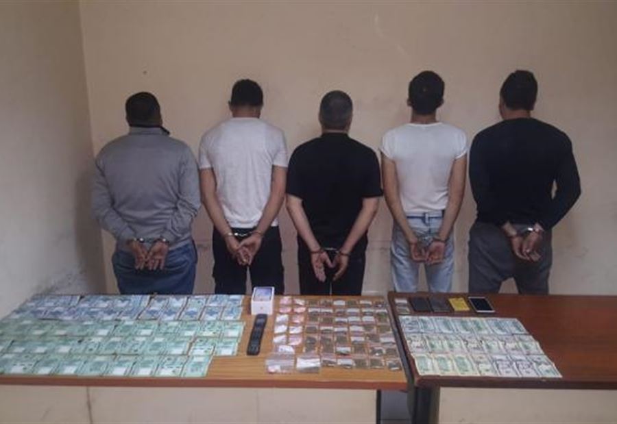 توقيف مروج مخدرات و"زبائنه" في برج حمود والنبعة 