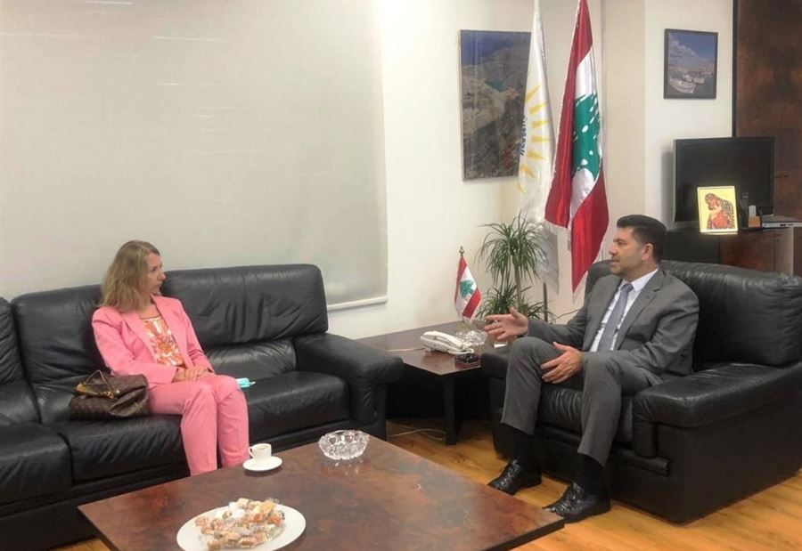 غجر بحث مع سفيرة ايطاليا في ملفات الطاقة غجر بحث مع سفيرة ايطاليا في ملفات الطاقة